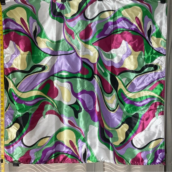 Dennis by Dennis Basso Vibrant Green Purple White Printed Scarf Pre-Owned 35” sq - Picture 9 of 15